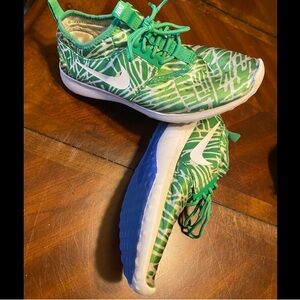 Nike Green Patterned Women's Lightweight Sneakers